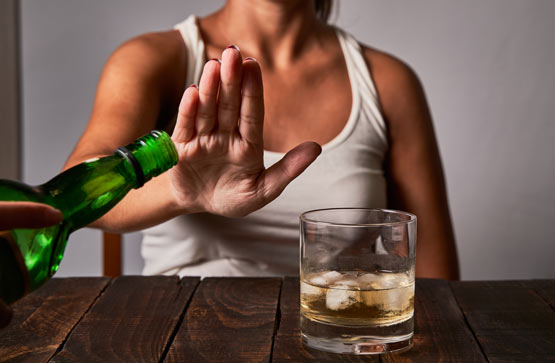 https://www.therapmed.ch/wp-content/uploads/2021/11/a-woman-s-hand-saying-don-t-put-any-more-drink-in-her-glass-concept-of-alcoholism-and-not-drinking-to-drive.jpg